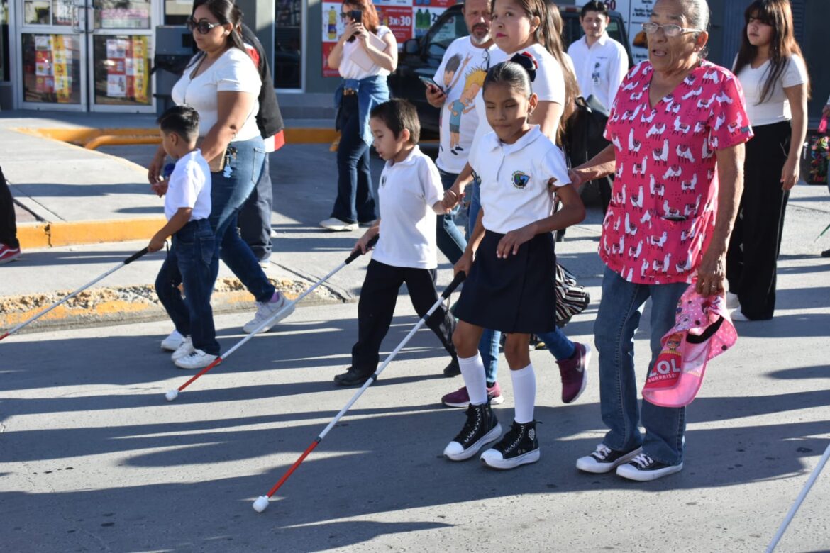 Crean conciencia con caminata a ojos cerrados en Reynosa