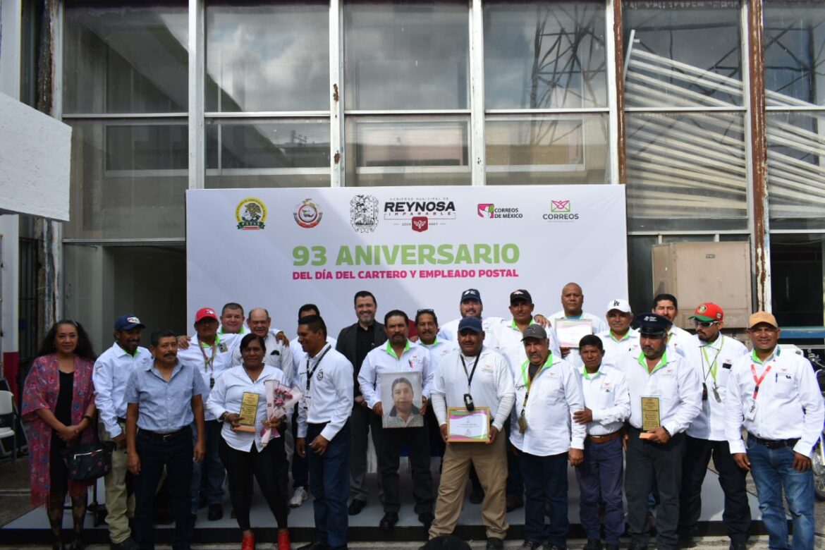 Reconocen a carteros en Reynosa; homenajean a don Isidro