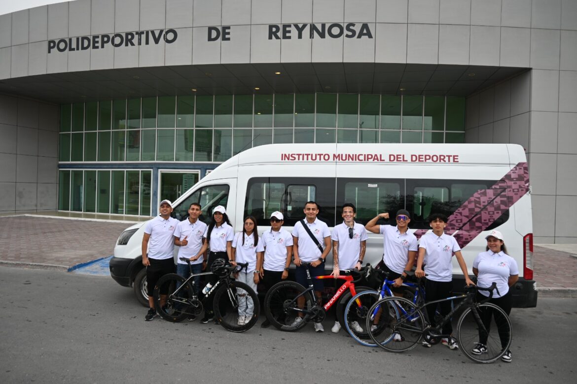 Apoya Carlos Peña Ortiz a equipo de triatlón