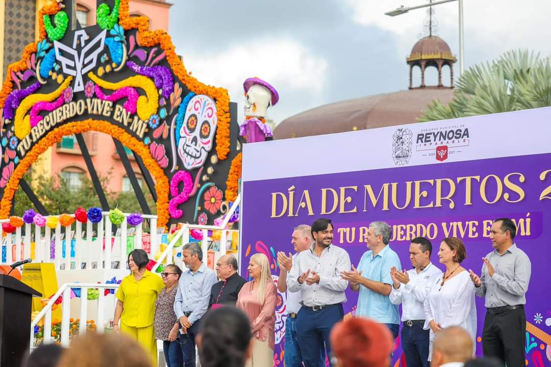 Inauguraron Alcalde y familias reynosenses el Monumental Altar del Día de Muertos