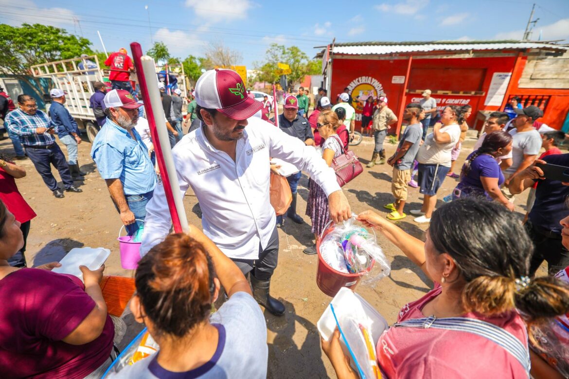 Unidos en la adversidad; Carlos Peña Ortiz dirige apoyos a familias vulnerables