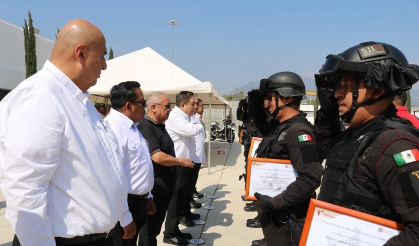 SE GRADÚAN ELEMENTOS DE LA GUARDIA ESTATAL EN CURSO DE CONDUCCIÓN DE MOTOPATRULLA.