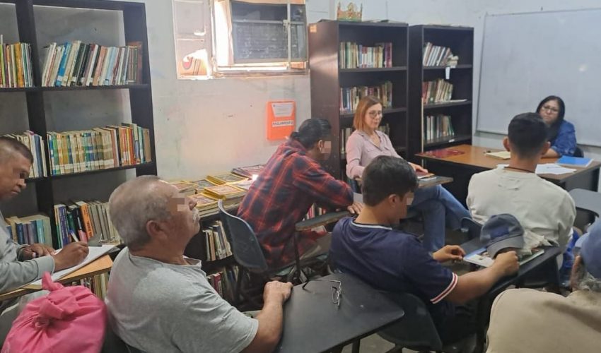 FOMENTAN LA LECTURA COMO HERRAMIENTA DE REINSERCIÓN SOCIAL EN CEDES VICTORIA.