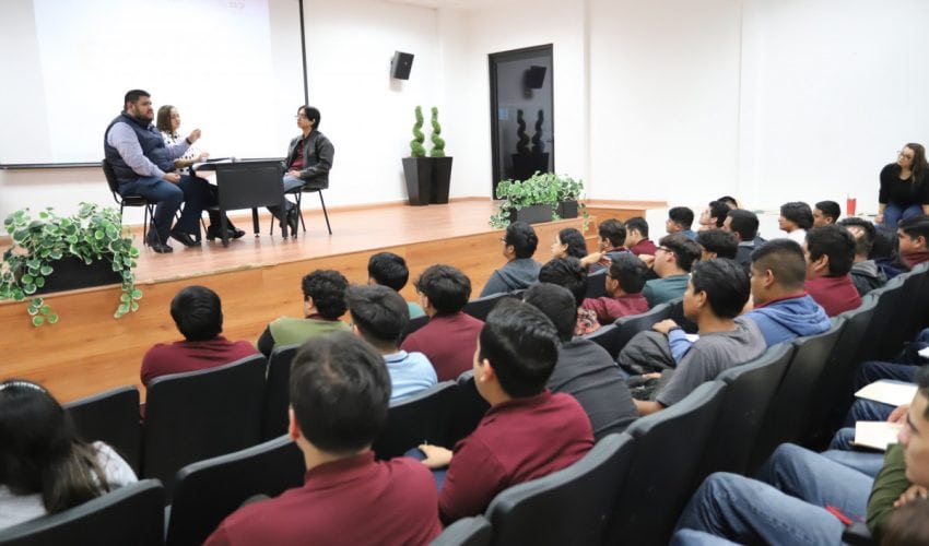 CAPACITA UTTN A FUTURAS Y FUTUROS PROFESIONISTAS PARA SU INSERCIÓN LABORAL