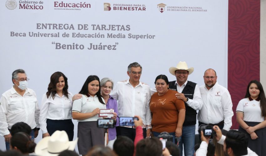 ATESTIGUA AMÉRICO ENTREGA DE BECAS Y DESTACA APOYO DE LA PRESIDENTA CLAUDIA.