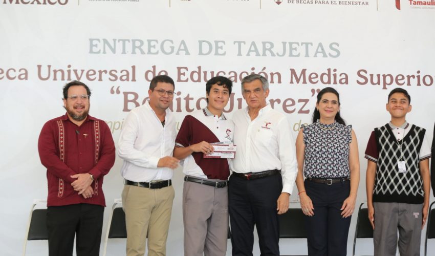 ENTREGA GOBERNADOR A ESTUDIANTES DE LA ZONA SUR BECAS FEDERALES “BENITO JUÁREZ”.