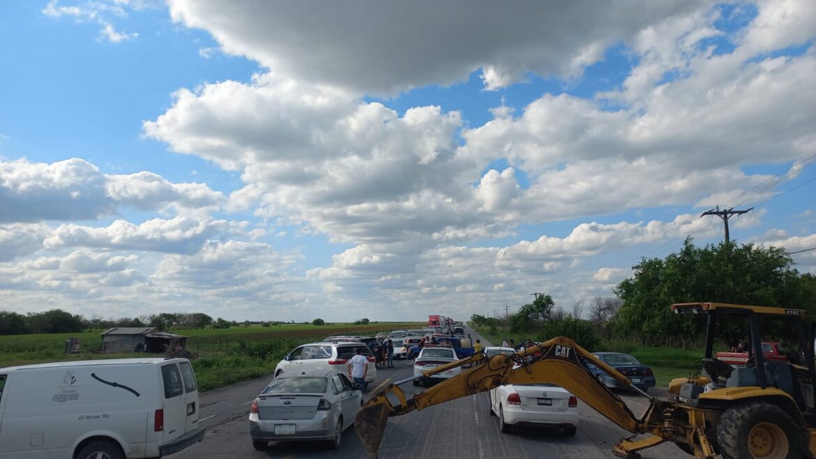 Bloquean carretera por falta de luz en la frontera.