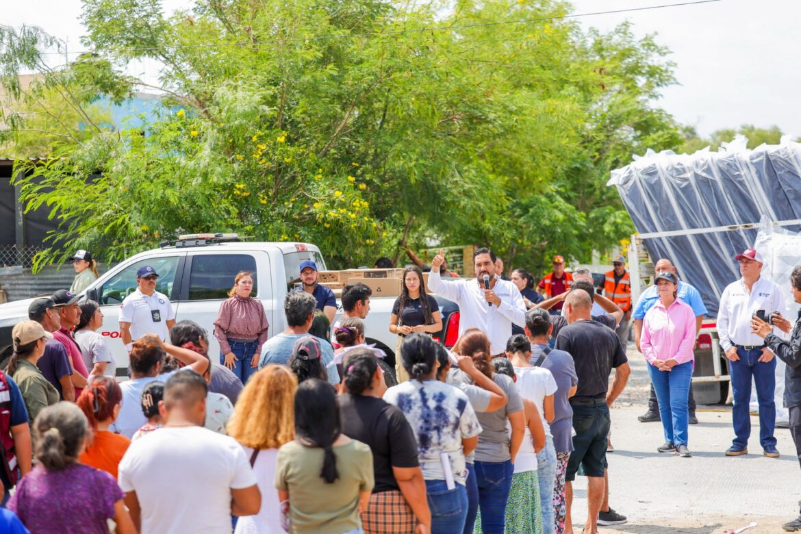 Visitó el Alcalde Carlos Peña Ortiz a familias de la Arcoiris.