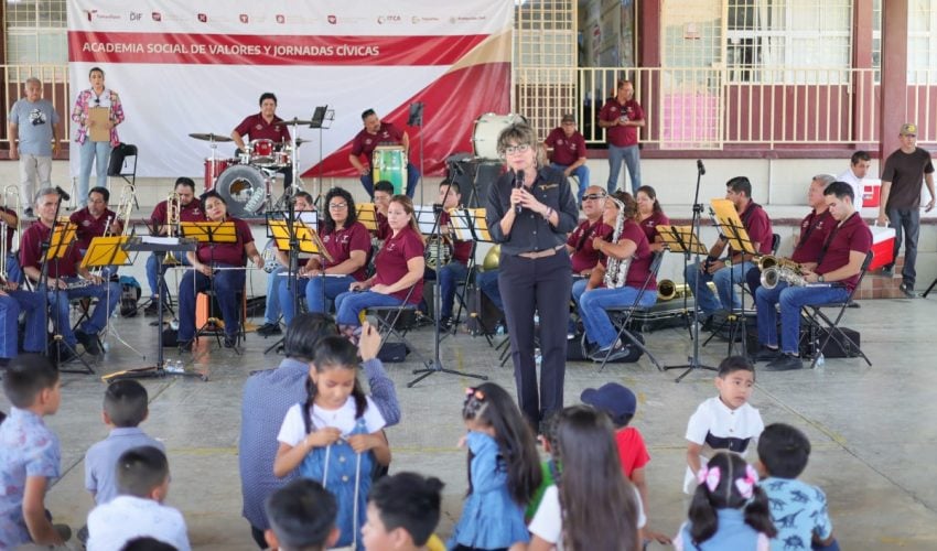 CELEBRA SEBIEN A NIÑAS Y NIÑOS CON MÚSICA, JUEGOS Y DONACIÓN DE LIBROS.