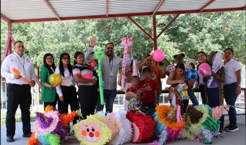 REGALAN PIÑATAS ELABORADAS POR PPLS A NIÑAS Y NIÑOS MIGRANTES DE MATAMOROS.