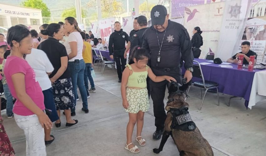 AGRUPAMIENTO CANINO DE LA GUARDIA ESTATAL CONVIVE CON LA CIUDADANÍA EN BRIGADA “TRANSFORMANDO FAMILIAS”.