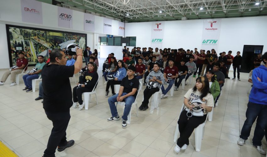 PARTICIPAN ESTUDIANTES DE LA UTTN EN SESIONES DE REALIDAD VIRTUAL.