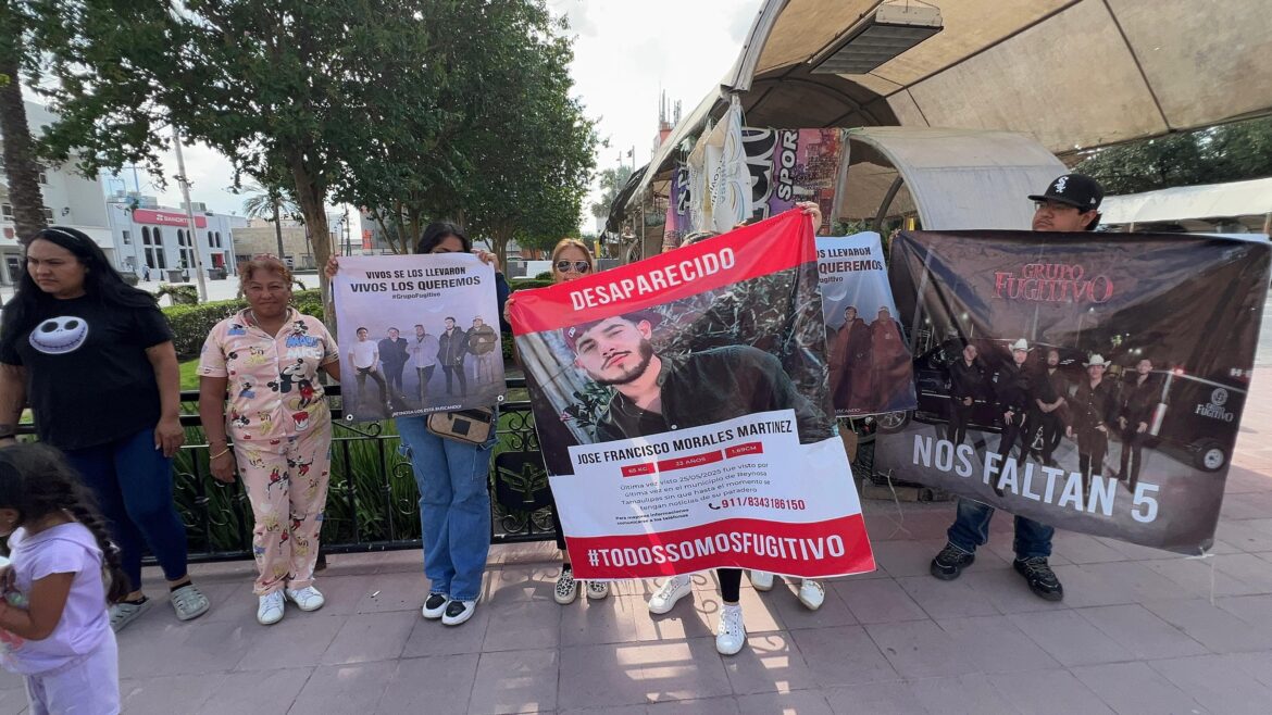 Realizan caravana y protesta pacífica por desaparición músicos en Reynosa.