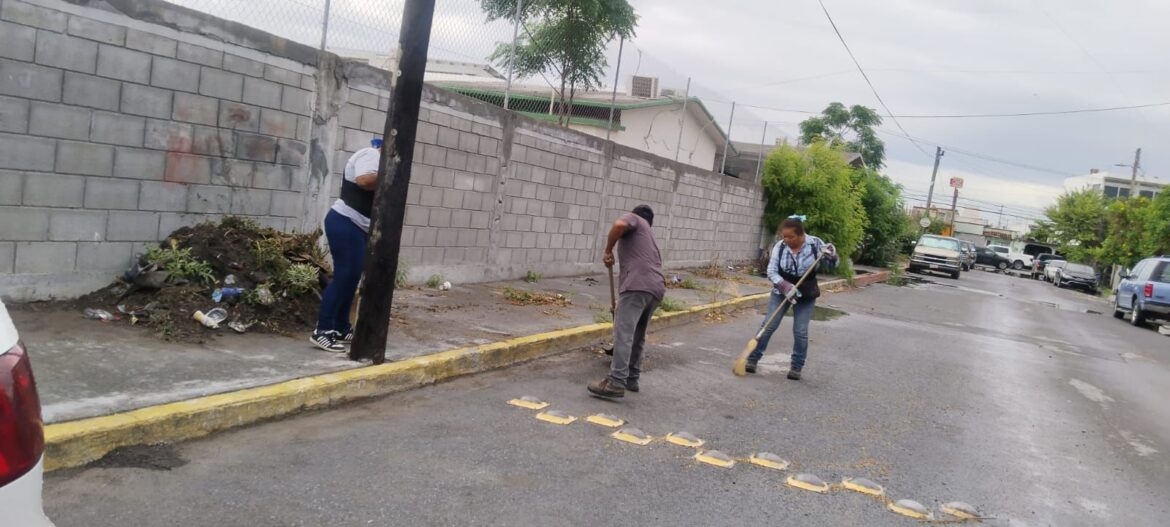 Apoya Gobierno de Carlos Peña Ortiz saneamiento de Escuela Primaria.