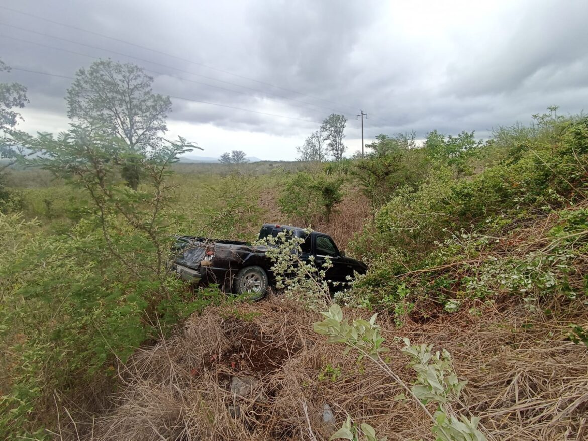 Guardia Estatal brinda seguridad y asistencia ante volcadura.