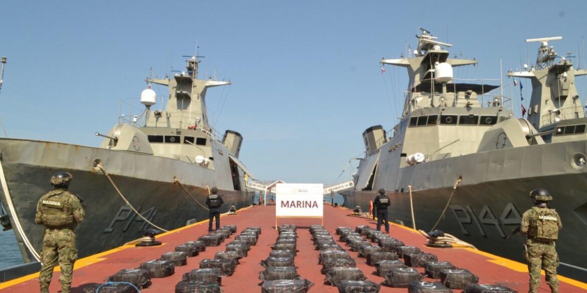 La Marina decomisa más de una tonelada de cocaína en Michoacán en un nuevo golpe al narco.