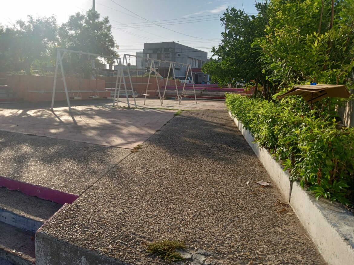 Aplican cuadrillas municipales mantenimiento y limpieza en Las Fuentes y Fuentes Lomas.