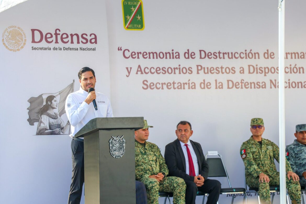 Encabezaron ceremonia de Destrucción de Armamento, el Presidente Carlos Peña Ortiz y el General Fernando Colchado Gómez.