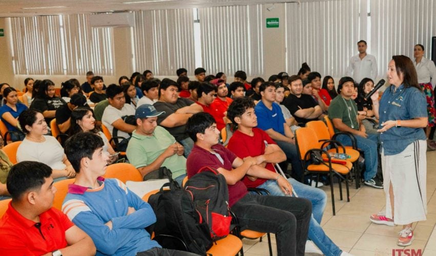 ASISTEN ESTUDIANTES DEL TEC MANTE A CONFERENCIA SOBRE EL PAPEL TRANSFORMADOR DE LA EDUCACIÓN.