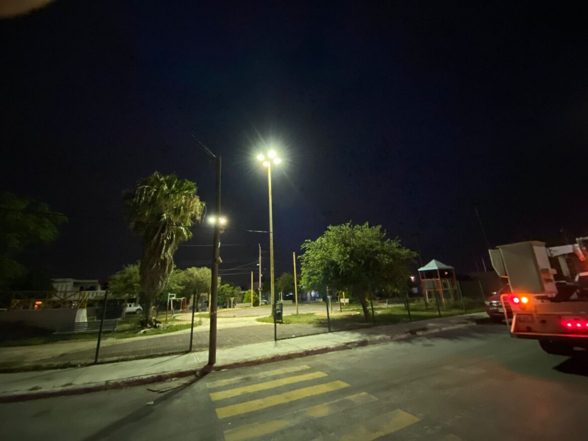 Rehabilitó Gobierno de Carlos Peña Ortiz Iluminación de Parque del Bienestar La Joya.