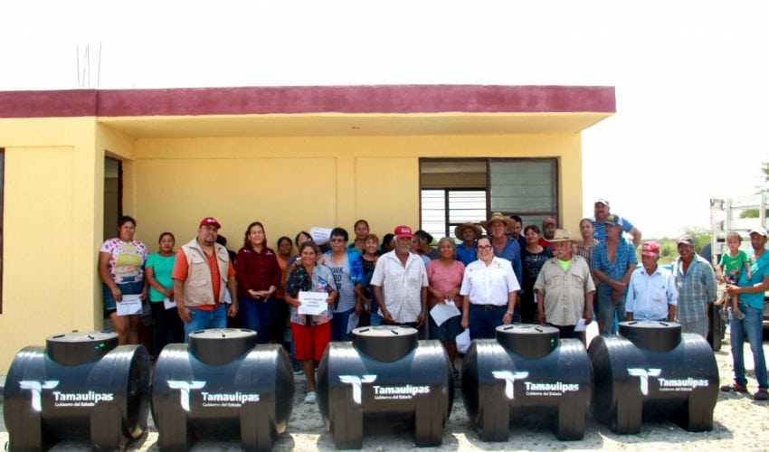 ENTREGA SEBIEN TINACOS A HABITANTES DE SAN CARLOS.