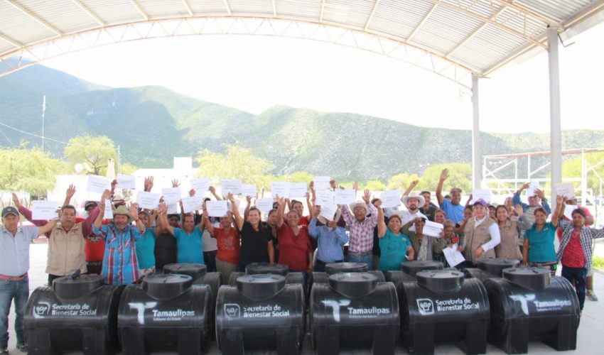 LLEVA SEBIEN APOYOS A FAMILIAS DE BUSTAMANTE.