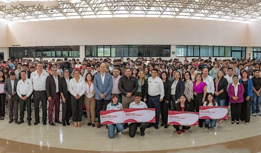ENTREGAN BECAS “FUTURO TAMAULIPAS JÓVENES DE NIVEL SUPERIOR” EN NUEVO LAREDO.
