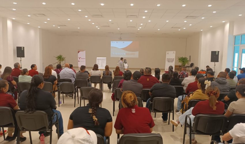 IMPARTE SECRETARÍA DEL TRABAJO TALLER “TRABAJO EN EQUIPO” A PERSONAL DEL AYUNTAMIENTO DE NUEVO LAREDO.
