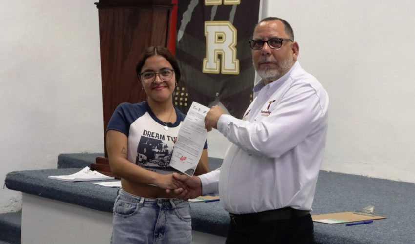 ENTREGA UP REGIÓN RIBEREÑA BECAS PARA EL CUATRIMESTRE MAYO-AGOSTO.