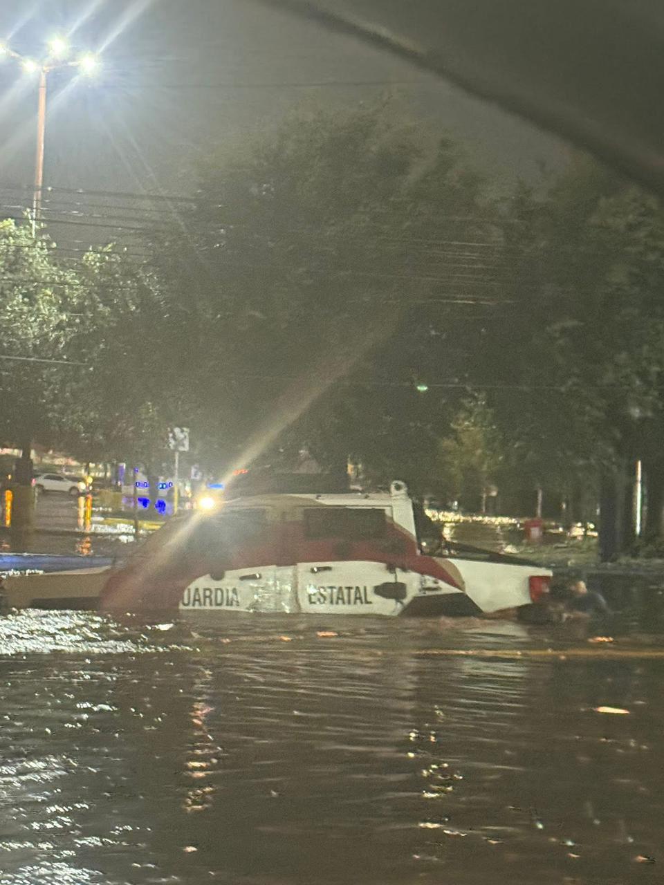Deja lluvias en Reynosa; Protección Civil atendió cables caídos y árboles derribados.