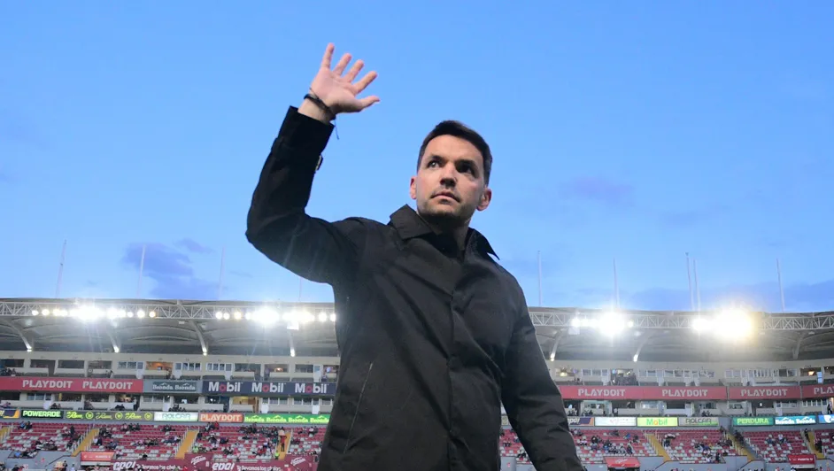 Cruz Azul está a horas de cerrar a Nicolás Larcamón como su nuevo entrenador.