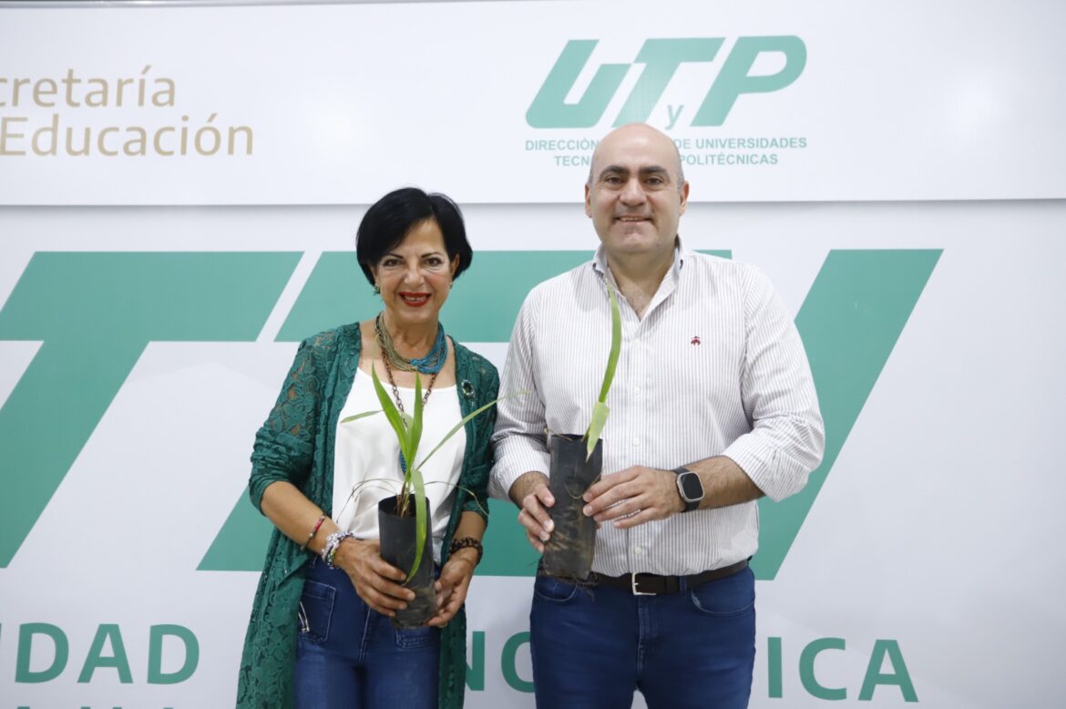 Recibe UTTN árboles donados por la diputada Eva Reyes.