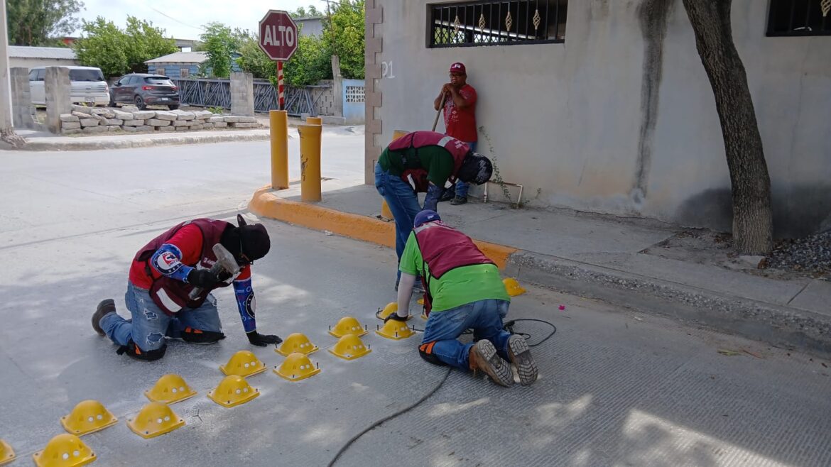 Trabajan cuadrillas municipales en colonias de Reynosa.