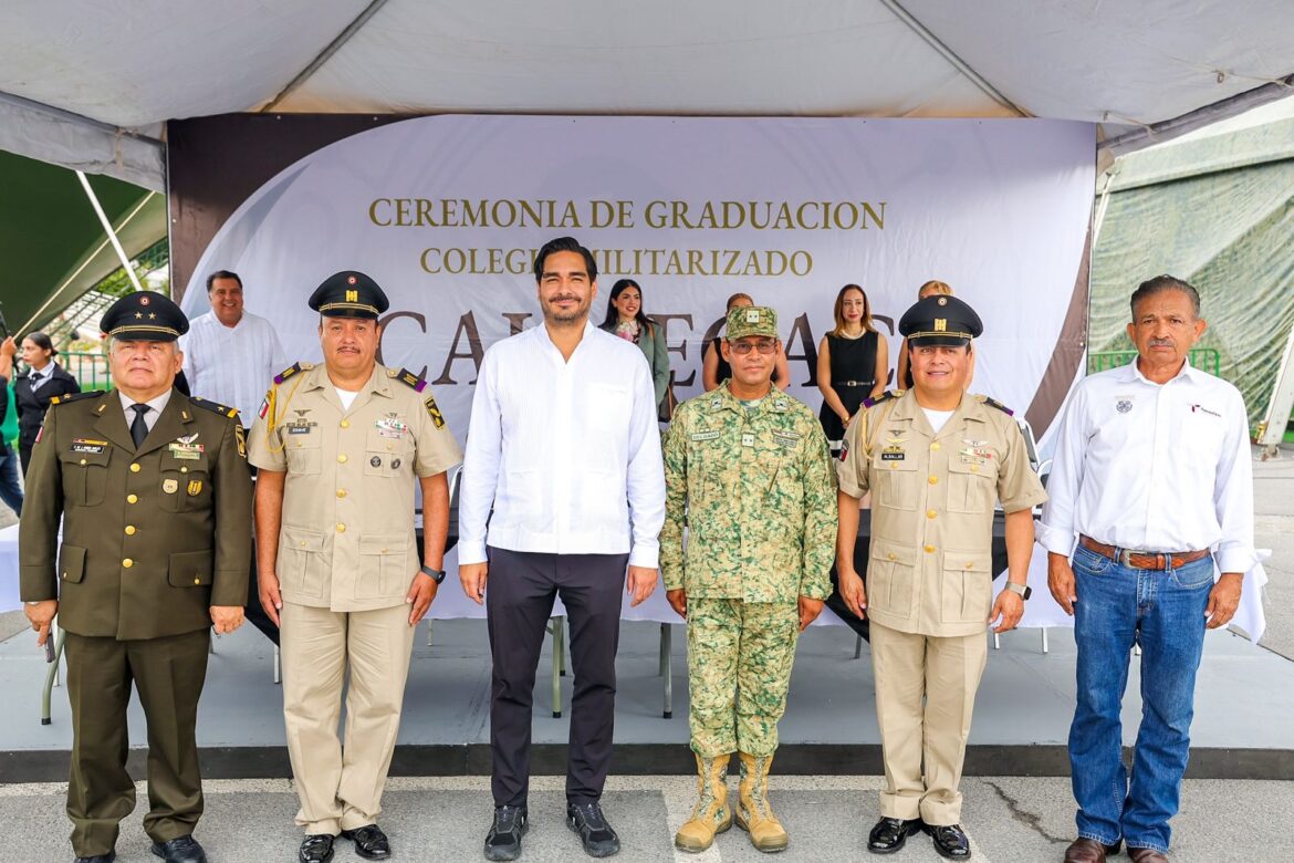 Entregó Carlos Peña Ortiz Certificado de Estudios a Cadetes de CALMECAC