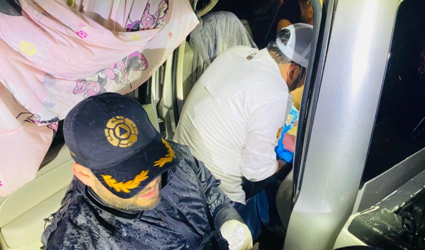 ALCALDE DE GONZÁLEZ, MÉDICO DE PROFESIÓN, ATIENDE EL NACIMIENTO DE UNA NIÑA