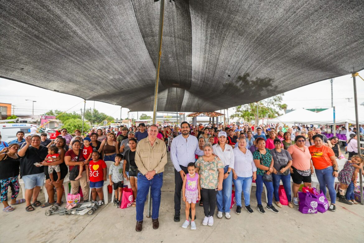 Llevó Alcalde Carlos Peña Ortiz apoyos al fraccionamiento Hacienda las Bugambilias