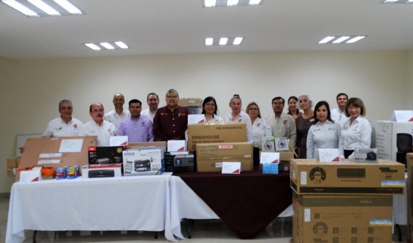 Entrega SET apoyos a estudiantes con discapacidad  de planteles de nivel medio superior.
