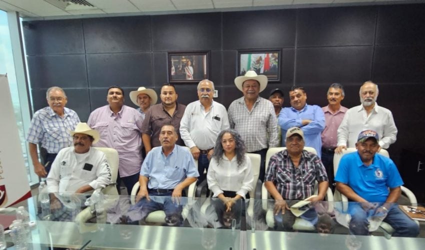Se reúne secretario de Desarrollo Rural con productores agrícolas.