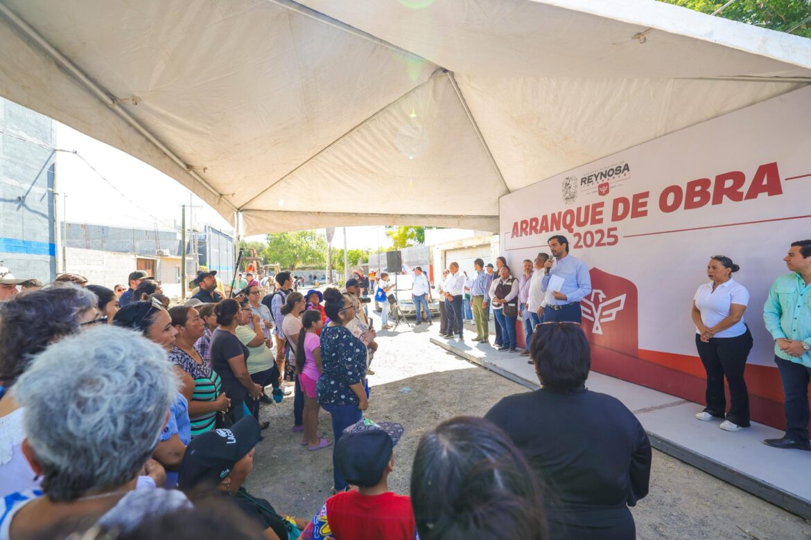 Da Alcalde Carlos Peña Ortiz arranque a obra de pavimentación.