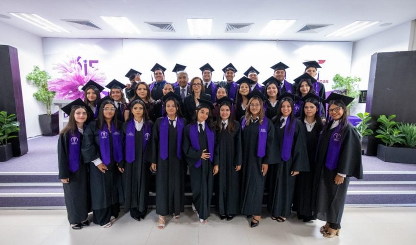 GRADÚA DIF TAMAULIPAS A NUEVOS TERAPEUTAS FÍSICOS DEL CENTRO DE REHABILITACIÓN Y EDUCACIÓN ESPECIAL.