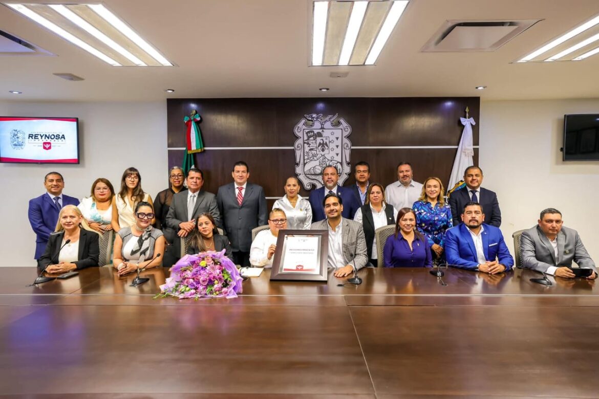 Entregó Alcalde Carlos Peña Ortiz Premio Municipal de la Mujer 2025, en Reynosa.