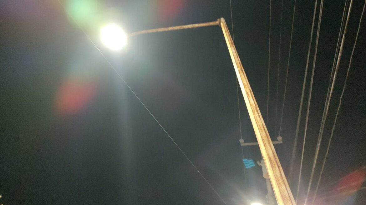 Ilumina Gobierno de Carlos Peña Ortiz el fraccionamiento La Cima 