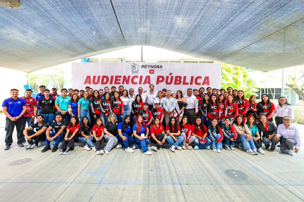 Mantiene Carlos Peña Ortiz contacto con la comunidad universitaria.