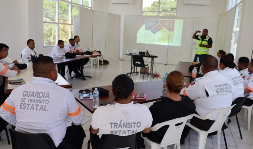 RECIBE TRÁNSITO ESTATAL  CAPACITACIÓN SOBRE EL MANEJO DE MATERIALES PELIGROSOS.