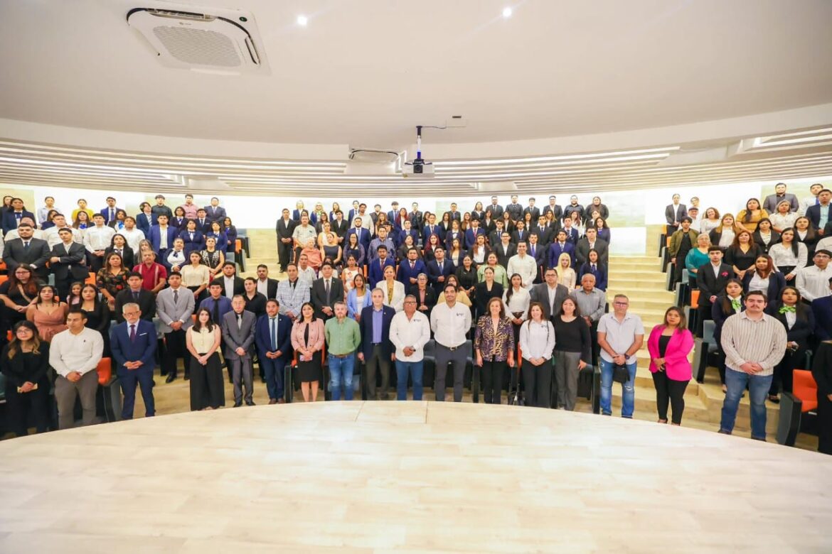 Visitó Alcalde Carlos Peña Ortiz la exposición Científica Estudiantil Universitaria.
