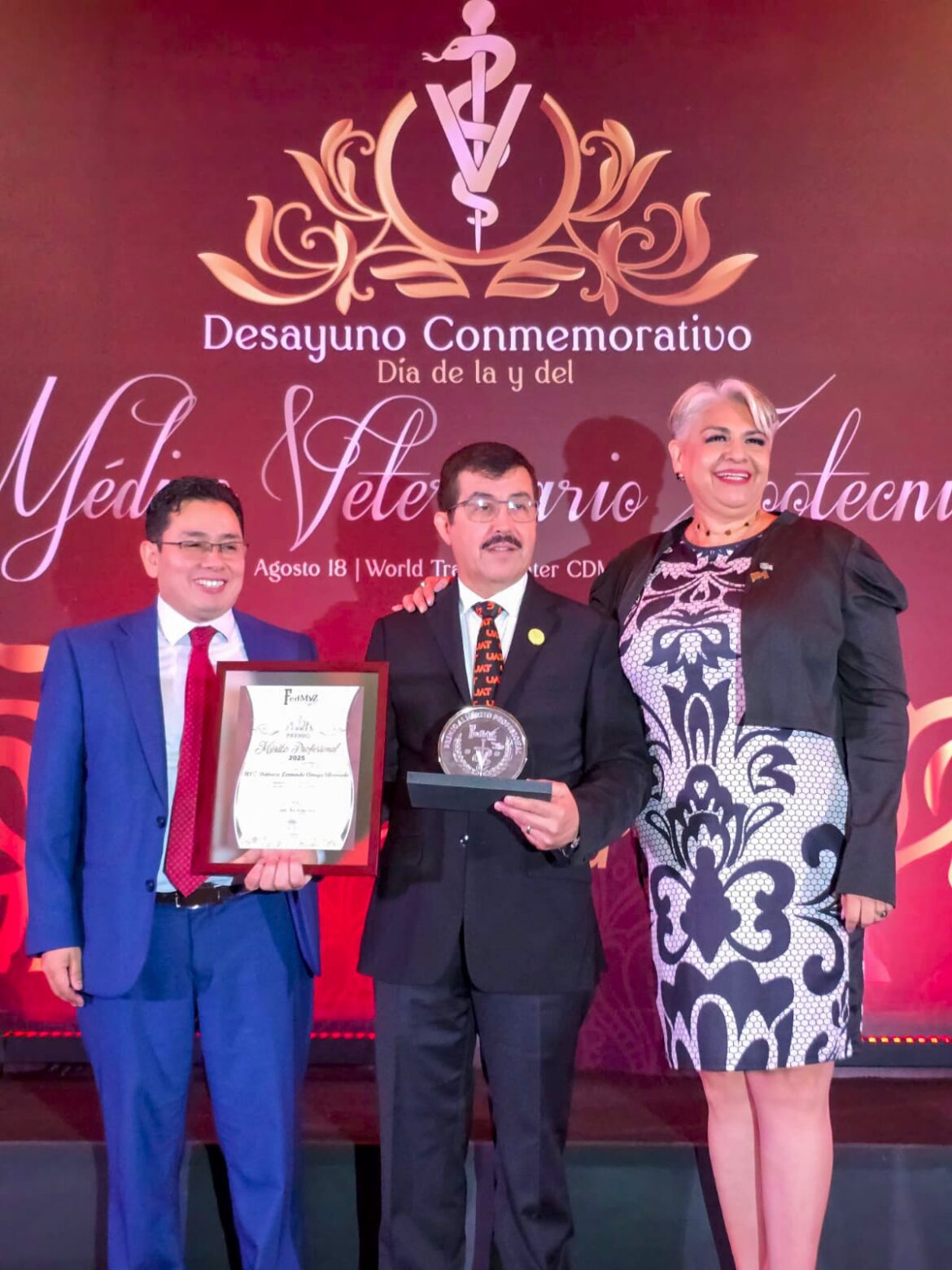 Recibe Dámaso Anaya Premio Nacional al Mérito Profesional 2025.