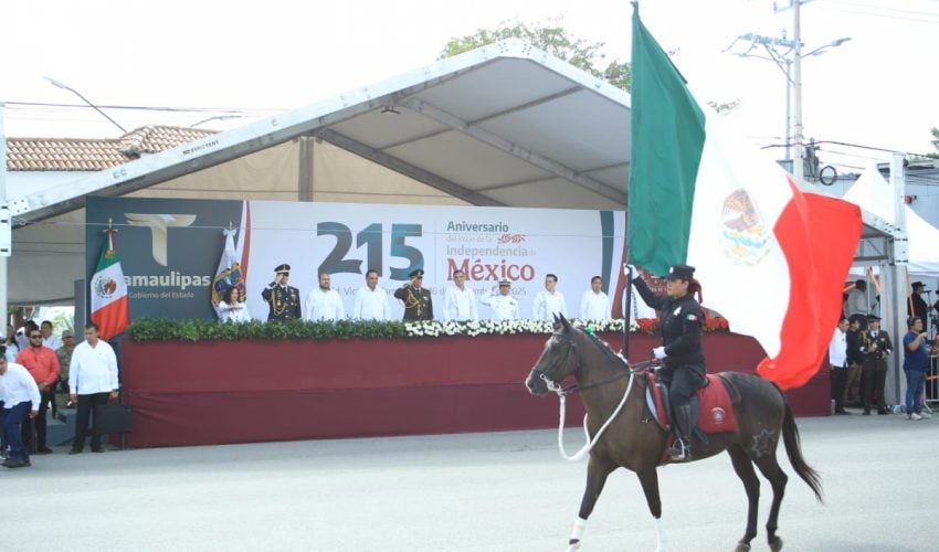 Encabeza Américo desfile cívico-militar: Tamaulipas celebra las Fiestas Patrias en paz.