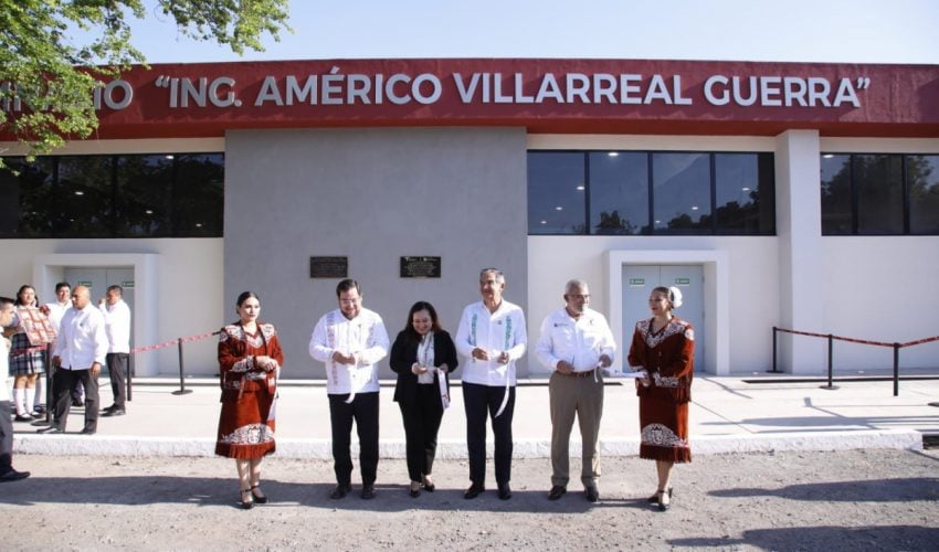 INAUGURA AMÉRICO VILLARREAL GIMNASIO EN ESCUELA NORMAL DE EDUCADORAS, LEGADO DE SU PADRE