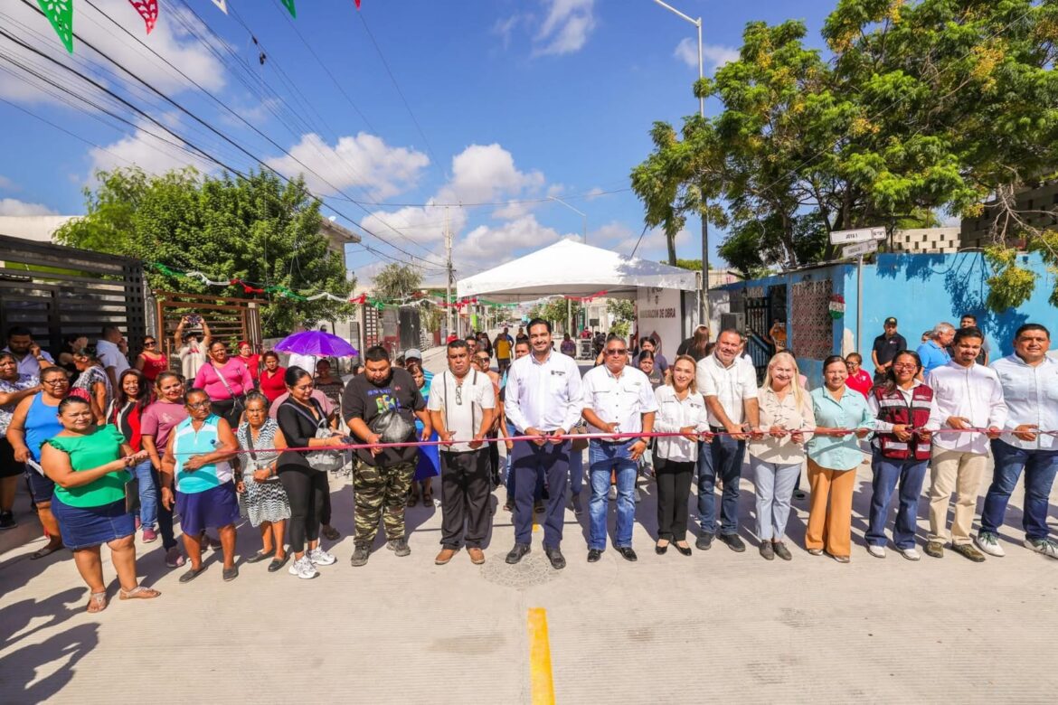 Inauguró Carlos Peña Ortiz pavimentación hidráulica en Villas de Esmeralda 