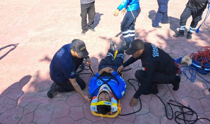 RECIBE GUARDIA ESTATAL DE GÜÉMEZ CAPACITACIÓN EN LEVANTAMIENTO DE PACIENTES Y CONTROL Y DESCENSO NACIONAL DE EMERGENCIAS.